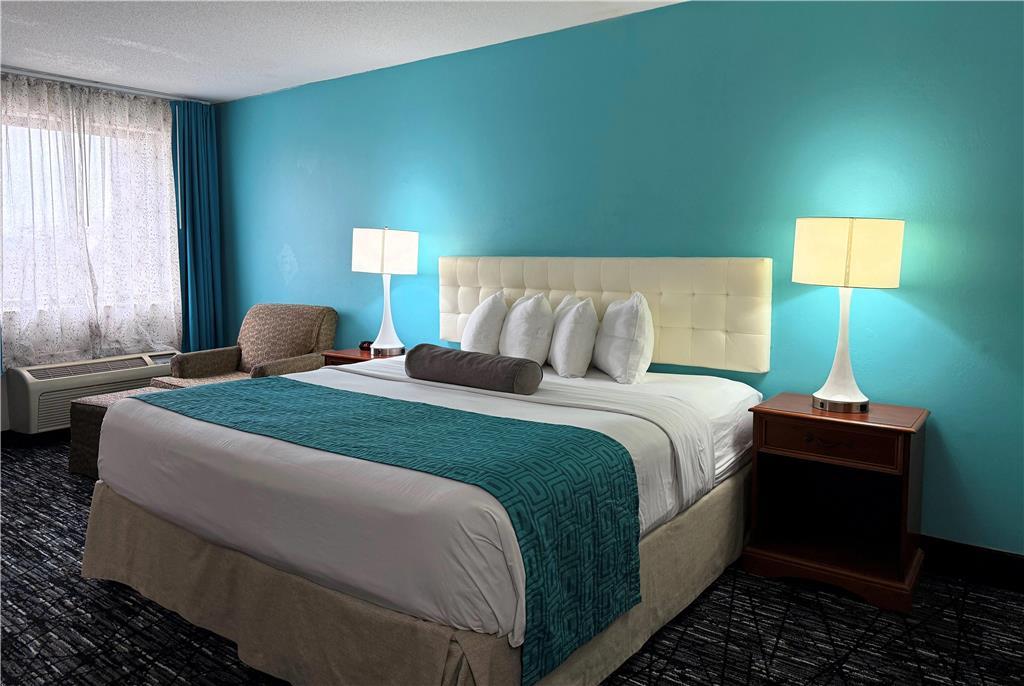 Howard Johnson By Wyndham Evansville East Room photo